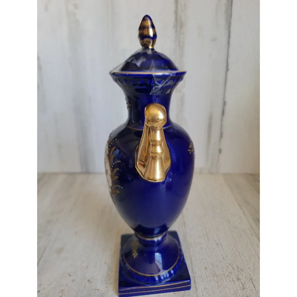 Vintage‎ Cobalt blue Scenic Victorian couple vase bagpipe lidded unique home - Picture 6 of 11